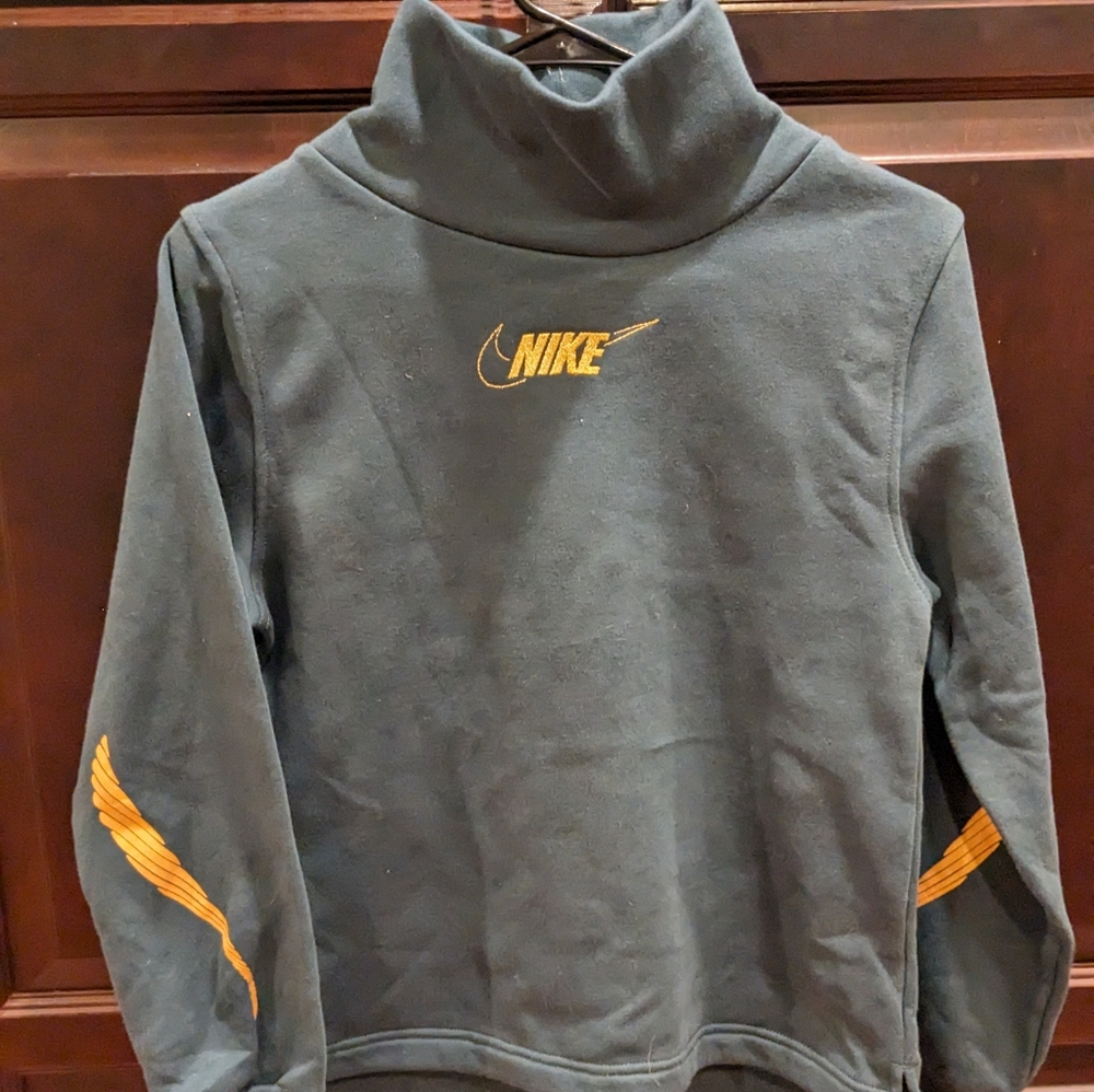 Girls nike sweat shirt